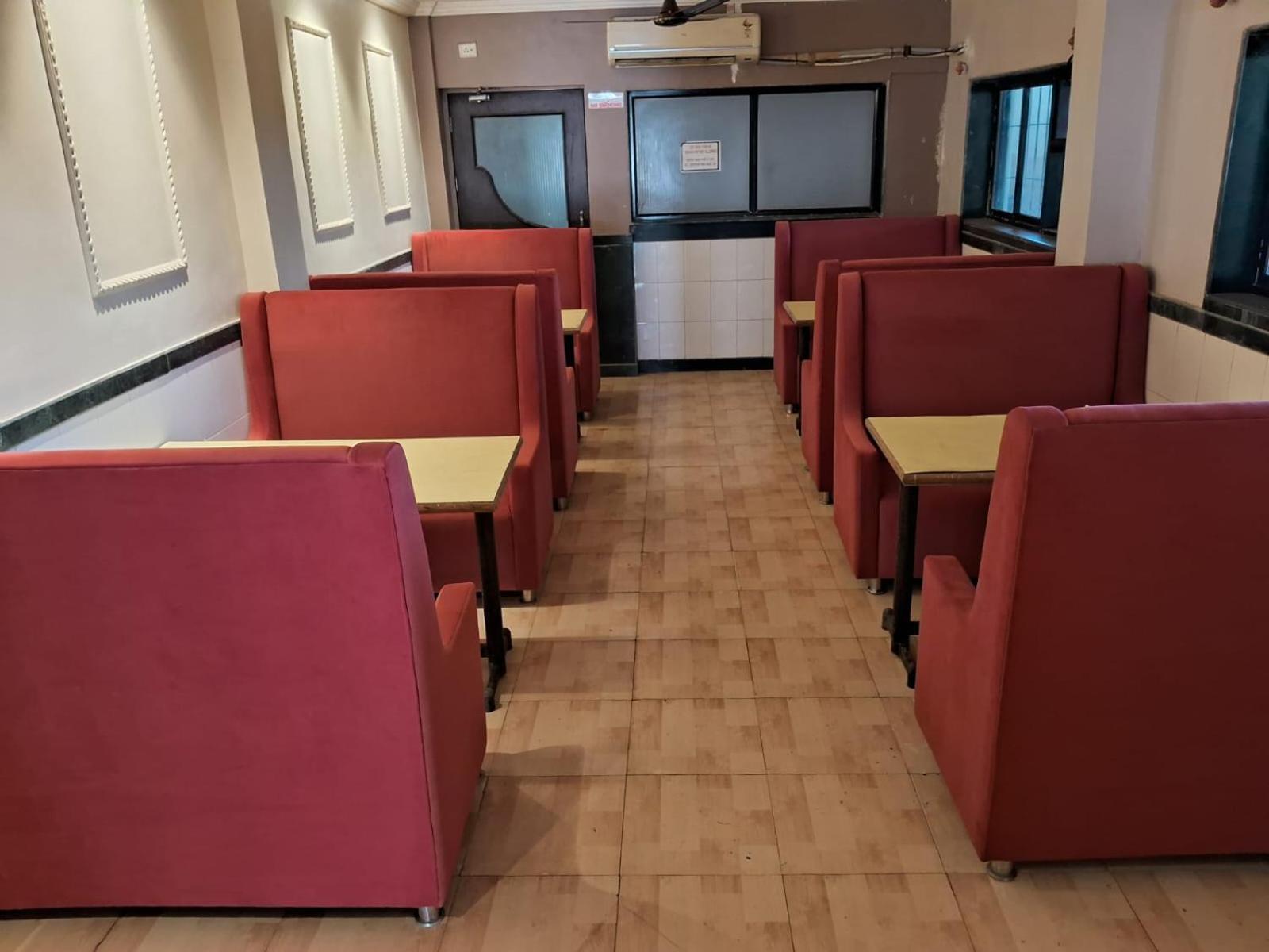 Hotel Sarika Murbād Extérieur photo
